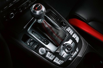 Audi показала фотографии автомобиля RS5 до официальной премьеры в Женеве
