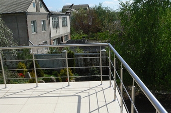 Как украсить квартиру или дом – используем лестничные перила в интерьере современного помещения